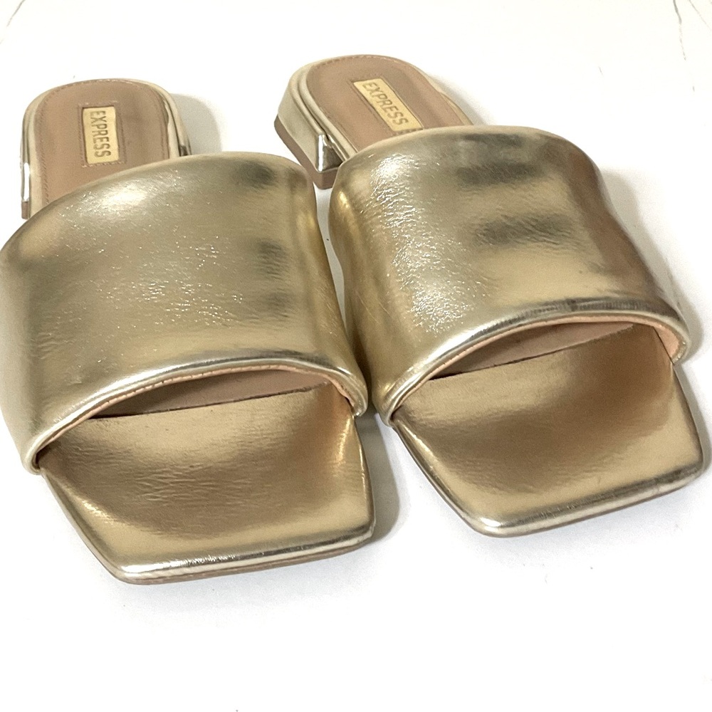 EXPRESS Metallic Gold Thick Strap Flat Sandals 8 - Picture 9 of 11